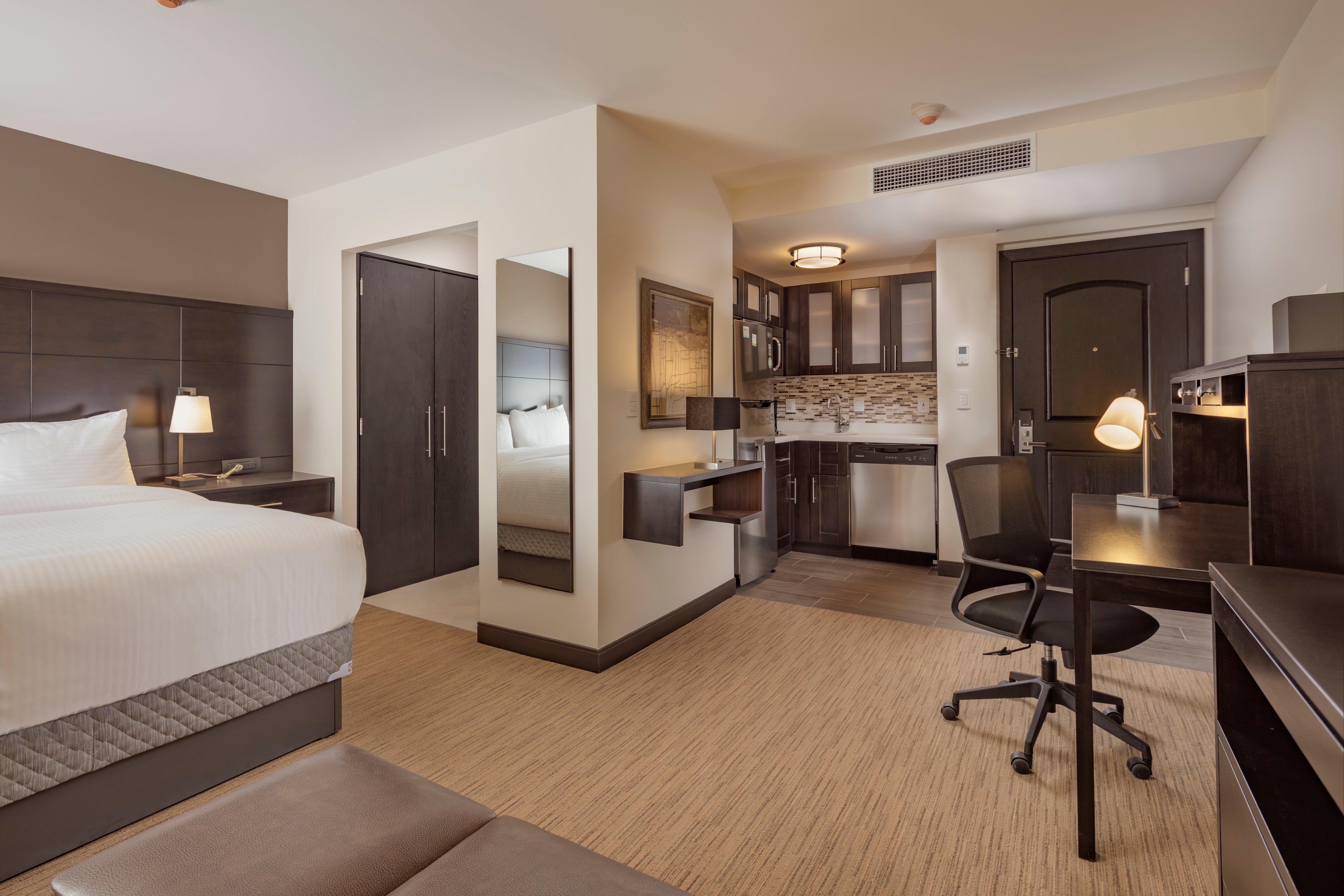 Staybridge Suites - Irapuato By Ihg Eksteriør bilde
