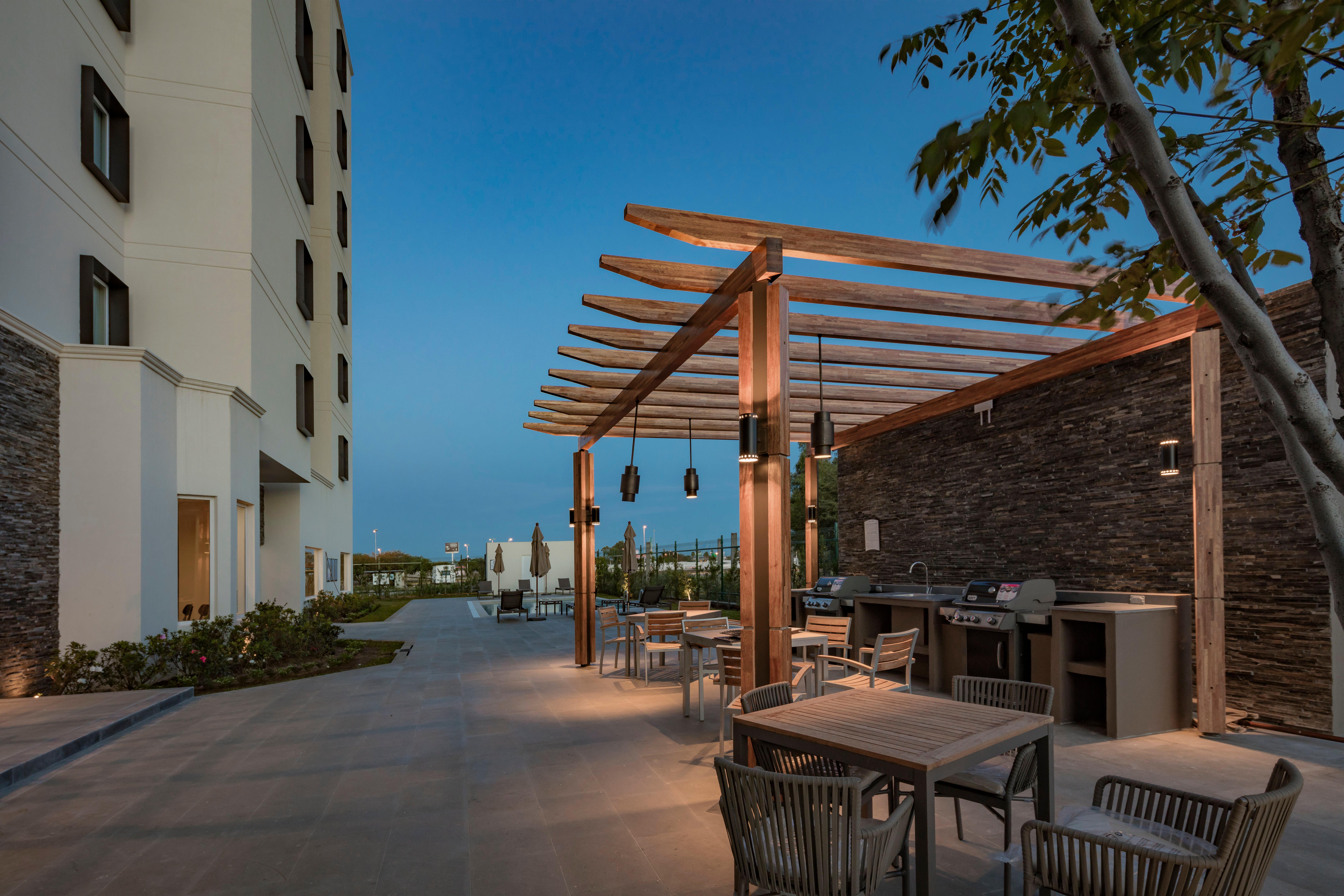 Staybridge Suites - Irapuato By Ihg Eksteriør bilde
