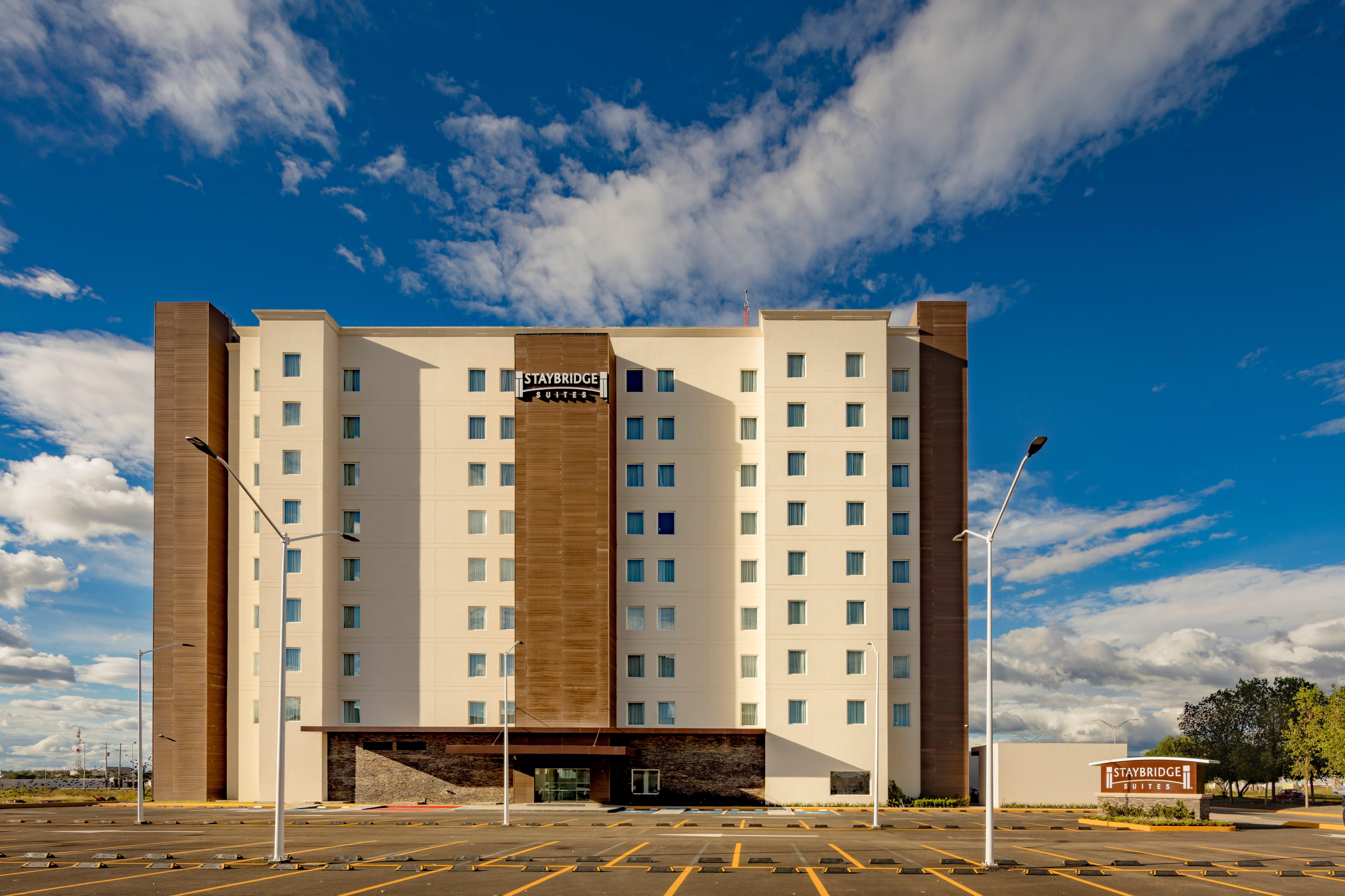 Staybridge Suites - Irapuato By Ihg Eksteriør bilde