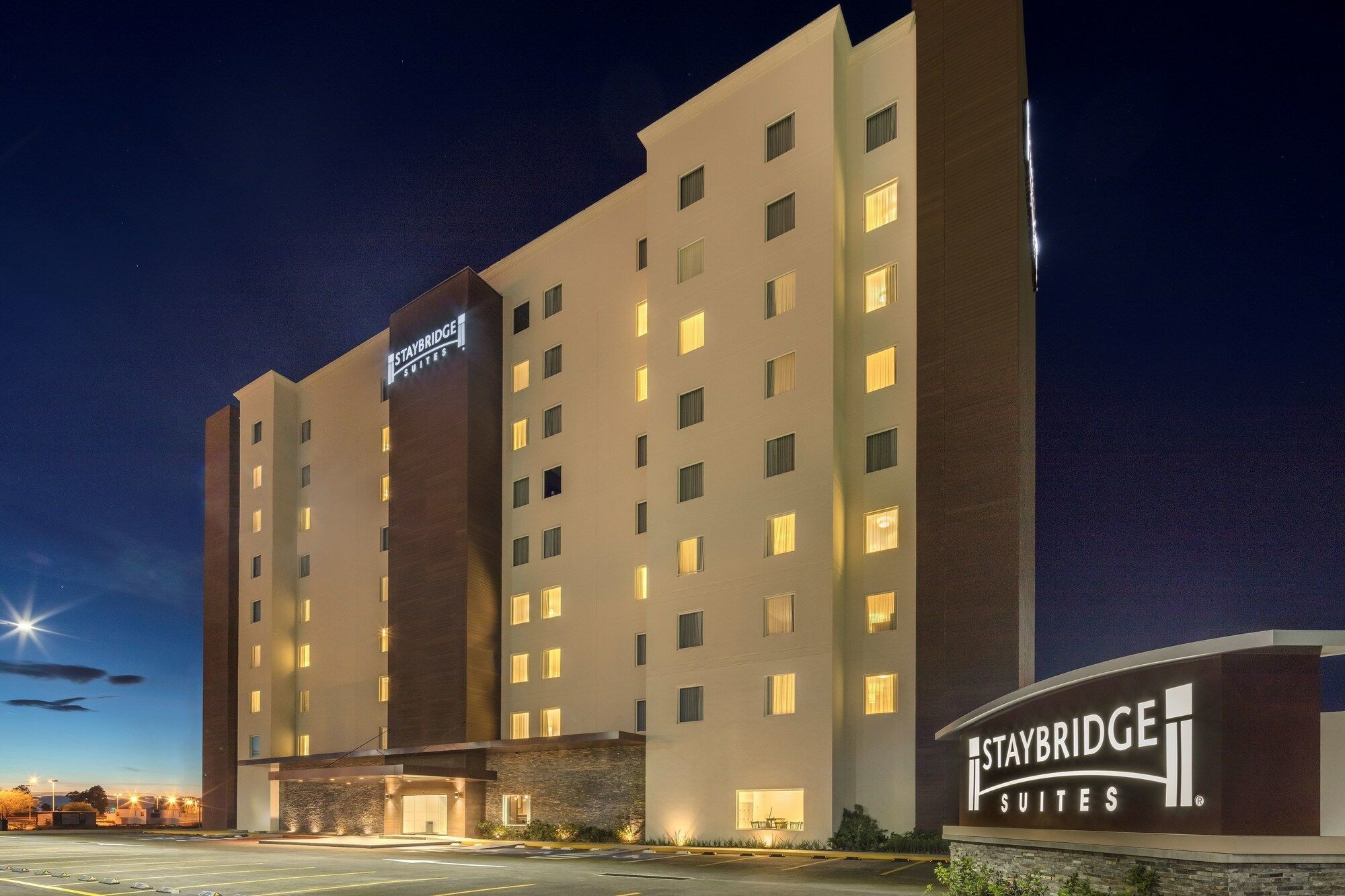 Staybridge Suites - Irapuato By Ihg Eksteriør bilde